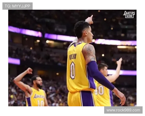 库兹马无球跑动效率提升，拉开空间作用凸显