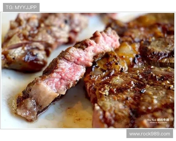 西蒙·拜尔斯训练一天吃五顿，最后一顿是凌晨两点的牛排